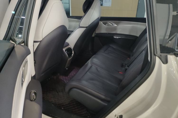 Used  LS7 2023 77 kWh Urban Fit Rear-Wheel Drive
