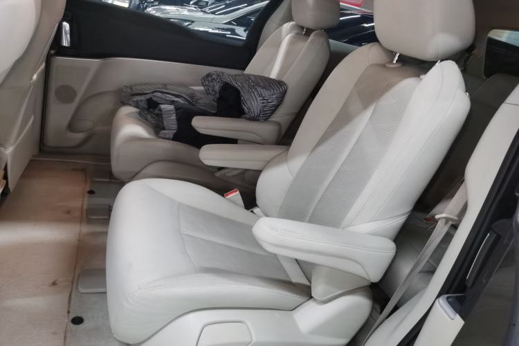 Used Buick GL8 2023 Land Executive Class Comfort Model
