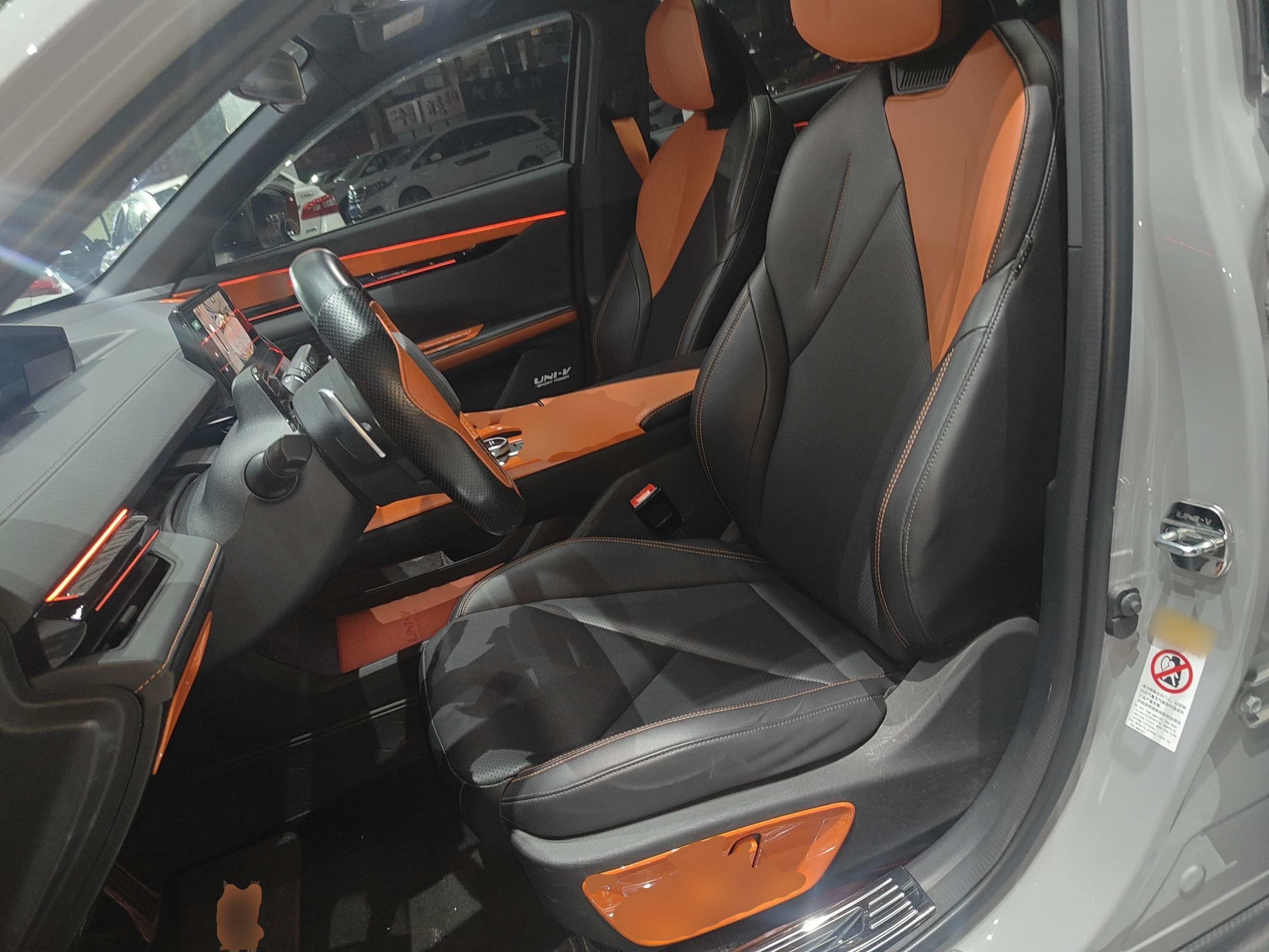 المقاعد الأمامية داخل السيارة