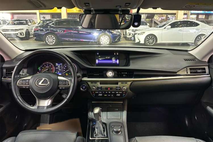 Used Lexus ES 2015 300h Comfort Edition
