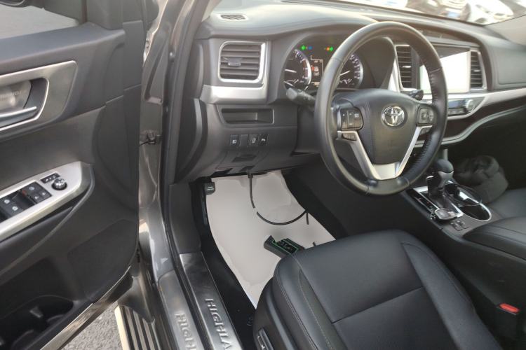 Used Toyota Highlander 2018 2.0T Two-Wheel Drive Luxury Edition 7 Seats China VI Standard
