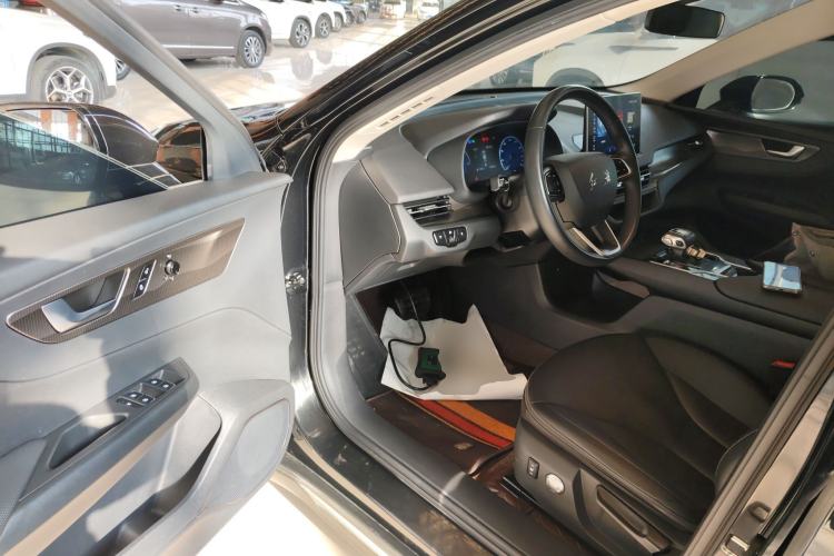 Used Hongqi E-QM5 2023 Base Travel Edition
