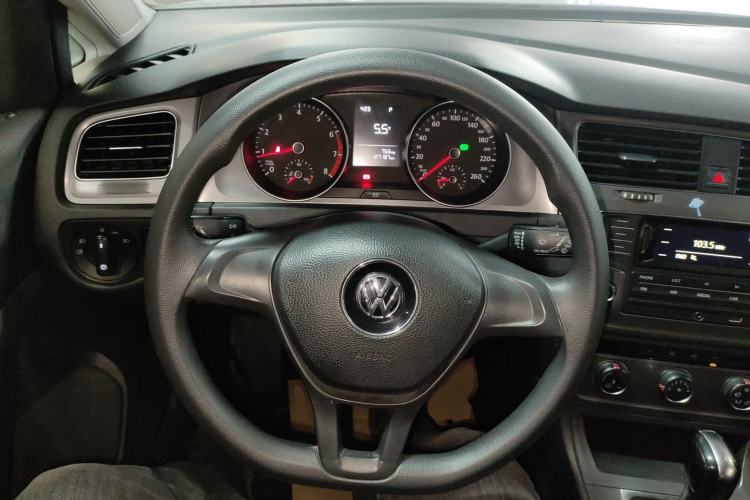 Used Volkswagen Golf 2016 1.6L Automatic Fashion Model