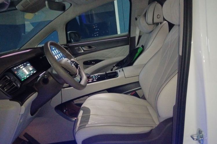 Used Denza D9 2022 EV 600 Four-Wheel Drive Flagship Model