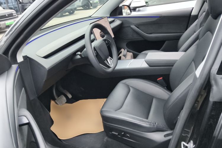 Used Tesla Model Y 2025 Long-Range All-Wheel-Drive Version