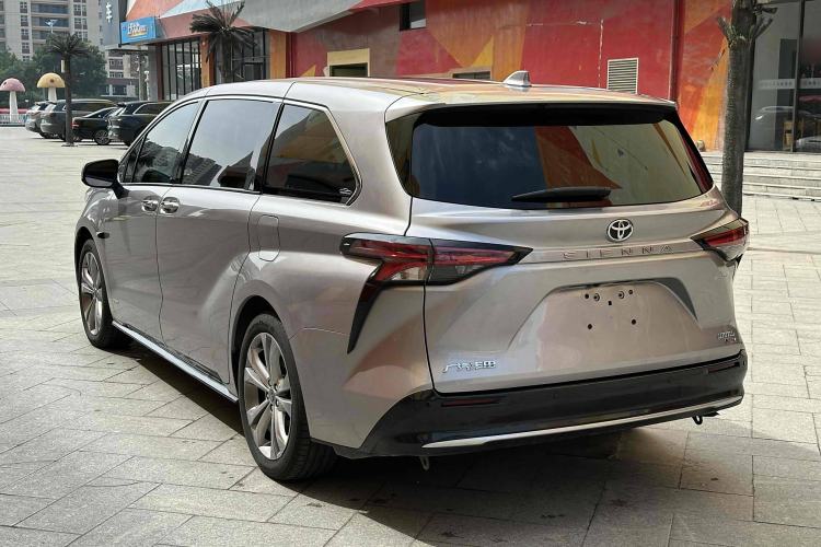 Used Toyota Sienna 2024 2.5L Hybrid Luxury Edition
