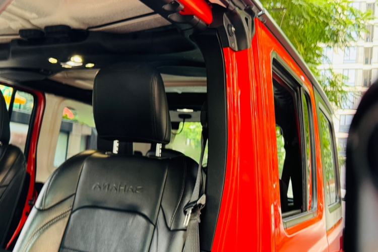 Used  Wrangler 2019 2.0T Sahara Four-Door Version China VI Emission Standard
