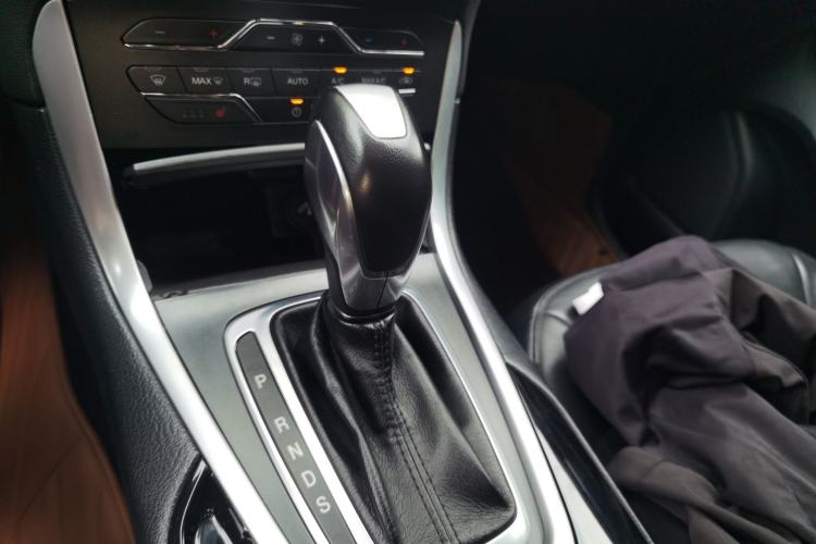 Used Ford Edge 2015 2.0T GTDi 4x4 High-Grade Model
