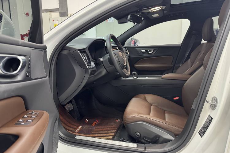 Used Volvo S60 2025 B4 Zhiyi Luxury Edition
