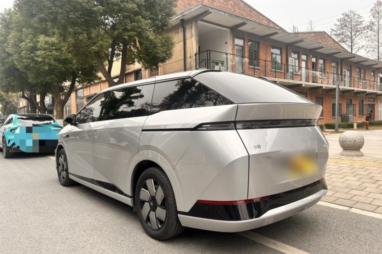 Used XPeng X9 2024 610 Long-Range Pro
