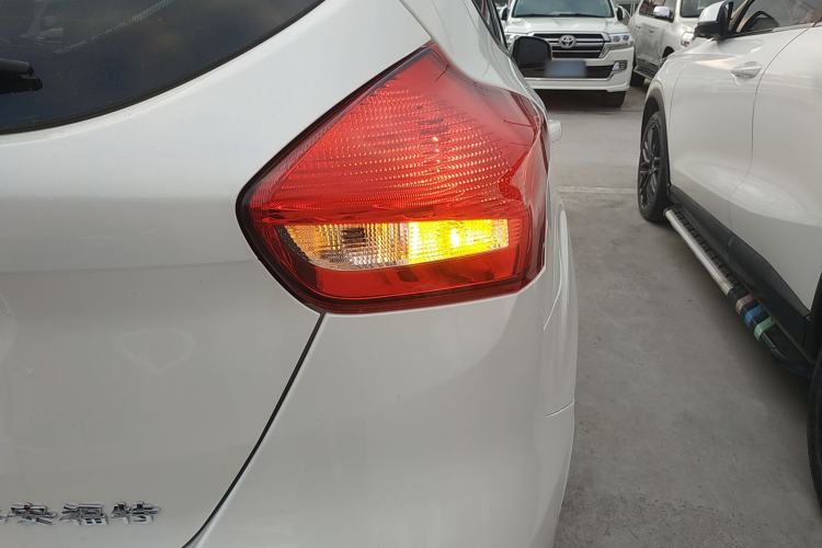 Used Ford Focus 2017 Hatchback 1.6L Automatic Fashion Edition Smart Drive Version
