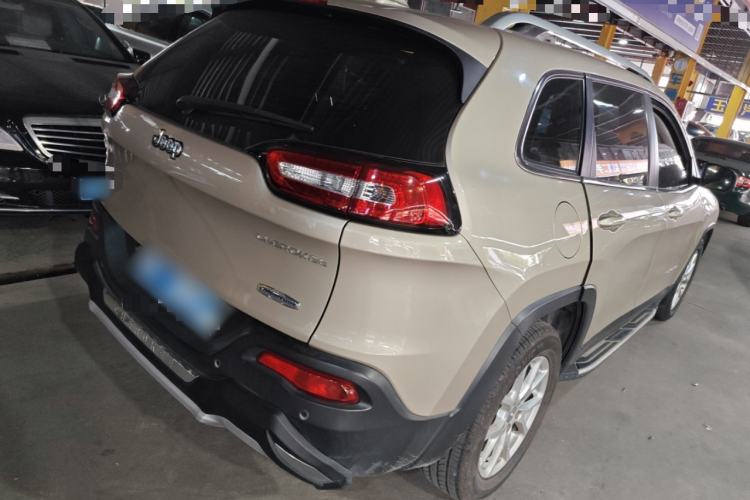 Used  Cherokee 2016 2.4L Leading Edition
