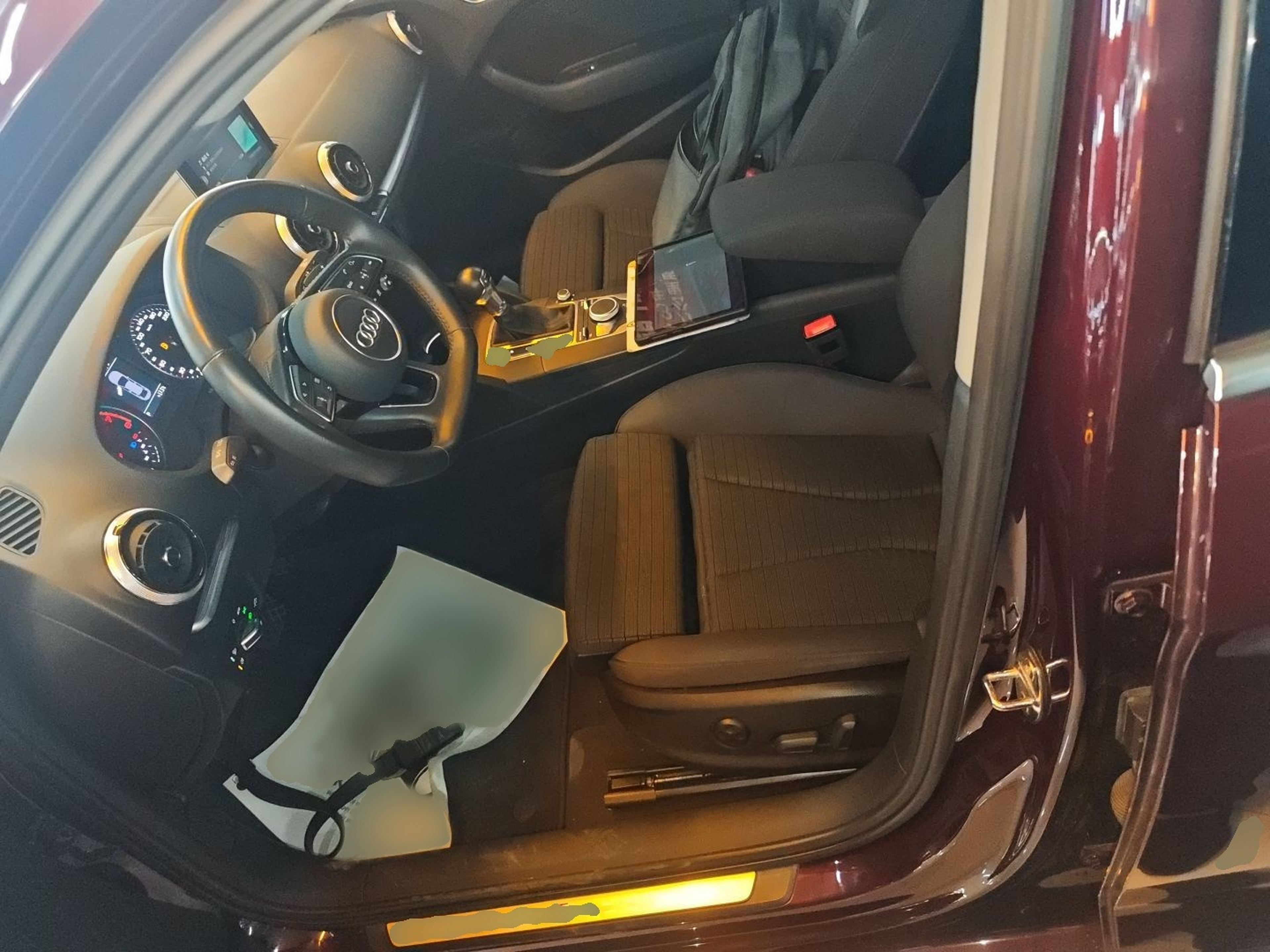 Переднее сиденье в автомобиле