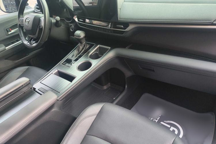 Used Toyota Sienna 2024 2.5L Hybrid Four-Wheel Drive Prestige Edition
