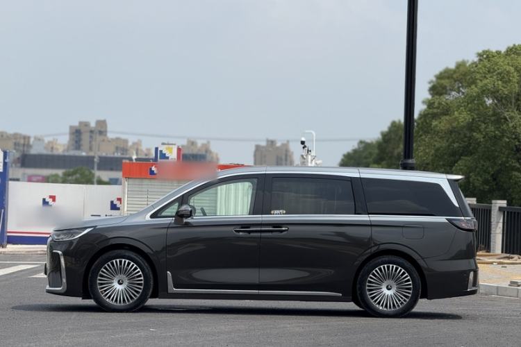 Used VOYAH Dream 2025 PHEV Four-Wheel Drive Prestige Kunpeng Edition