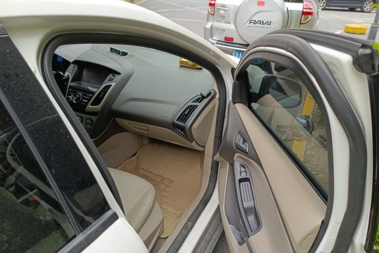 Used Ford Focus 2012 Sedan 1.6L Automatic Comfort Model
