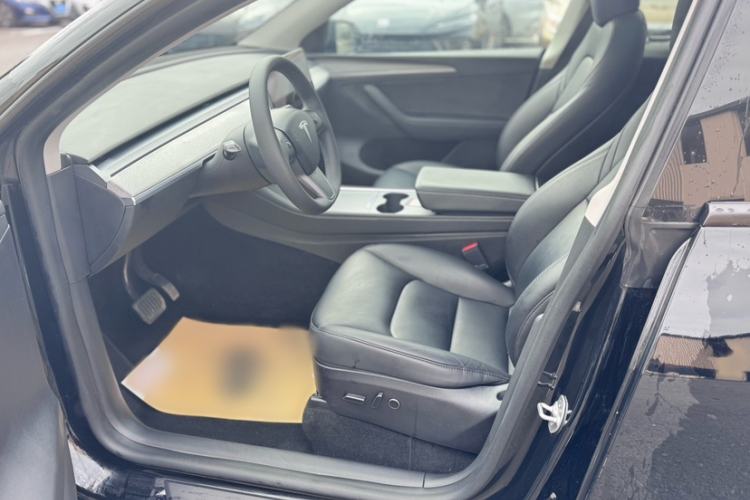 Used Tesla Model Y 2023 Rear-Wheel-Drive Version
