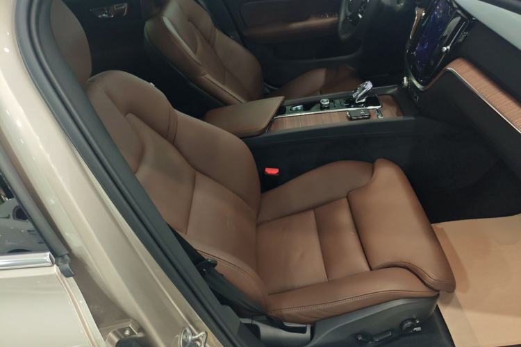 Used Volvo S60 2023 B4 Zhiyuan Luxury Edition
