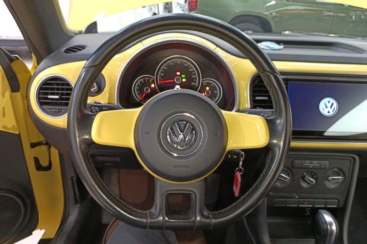 Used Volkswagen Beetle 2015 180TSI model
