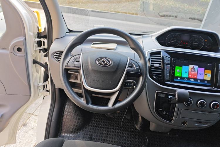 Used SAIC MAXUS Xintu V80 2023 2.0T AMT Classic Aoyuntong Short Wheelbase Ultra-Low Roof 5/6-Seater