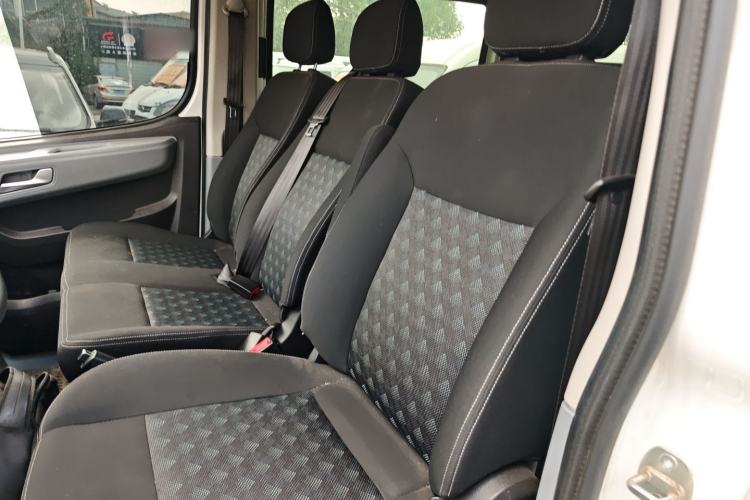 Used SAIC MAXUS Xintu V80 2023 2.0T AMT Classic Aoyuntong Short Wheelbase Mid-Roof 5/6-Seater
