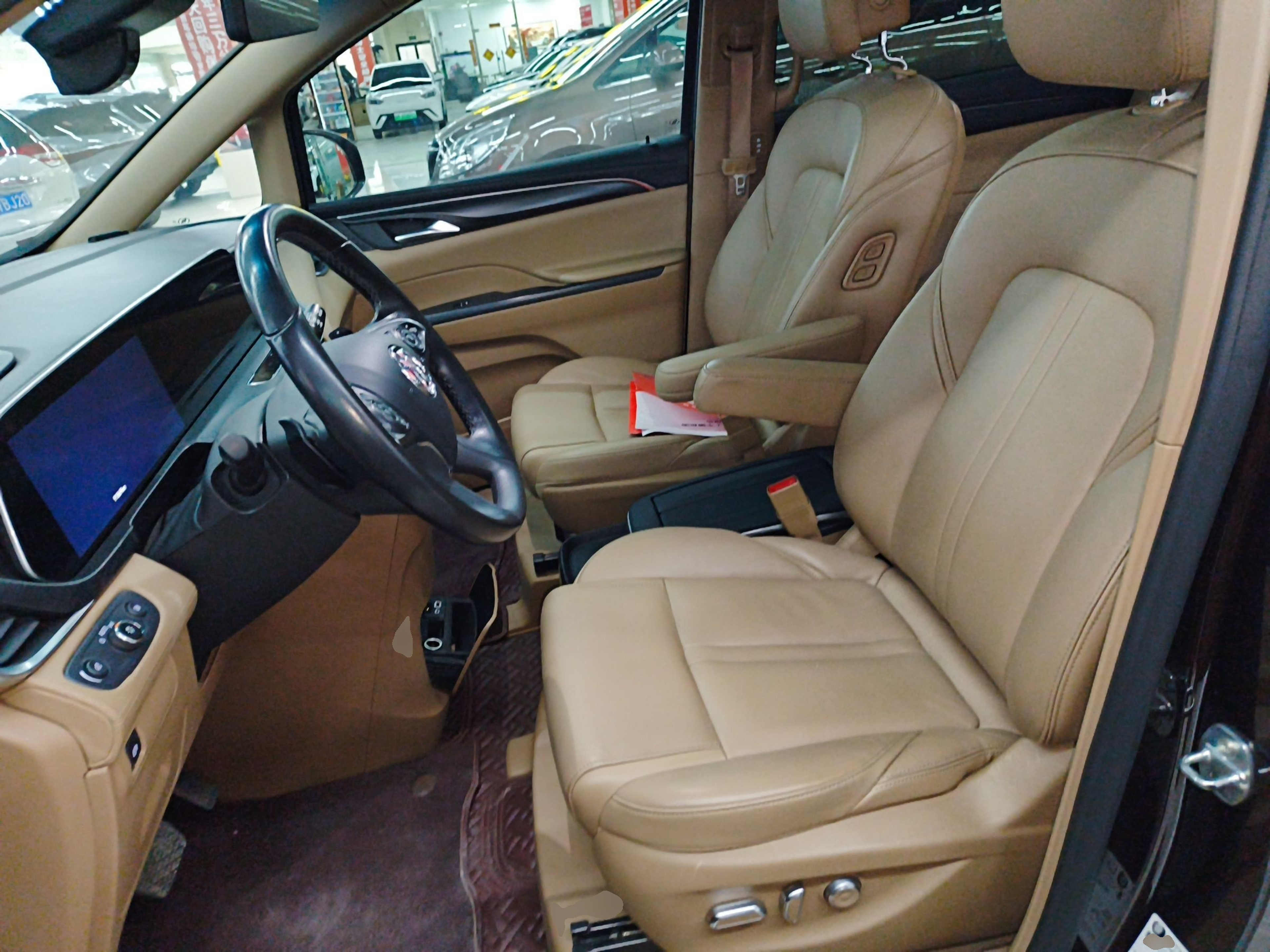 Переднее сиденье в автомобиле