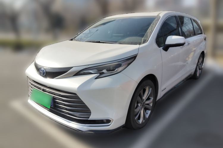 Used Toyota Sienna 2023 2.5L Hybrid Deluxe Edition