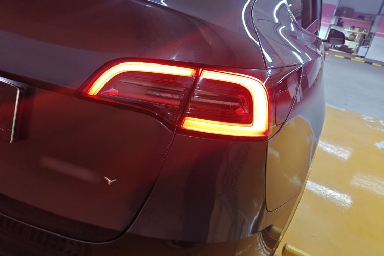 Used Tesla Model Y 2021 Long-Range All-Wheel-Drive Version 3D7