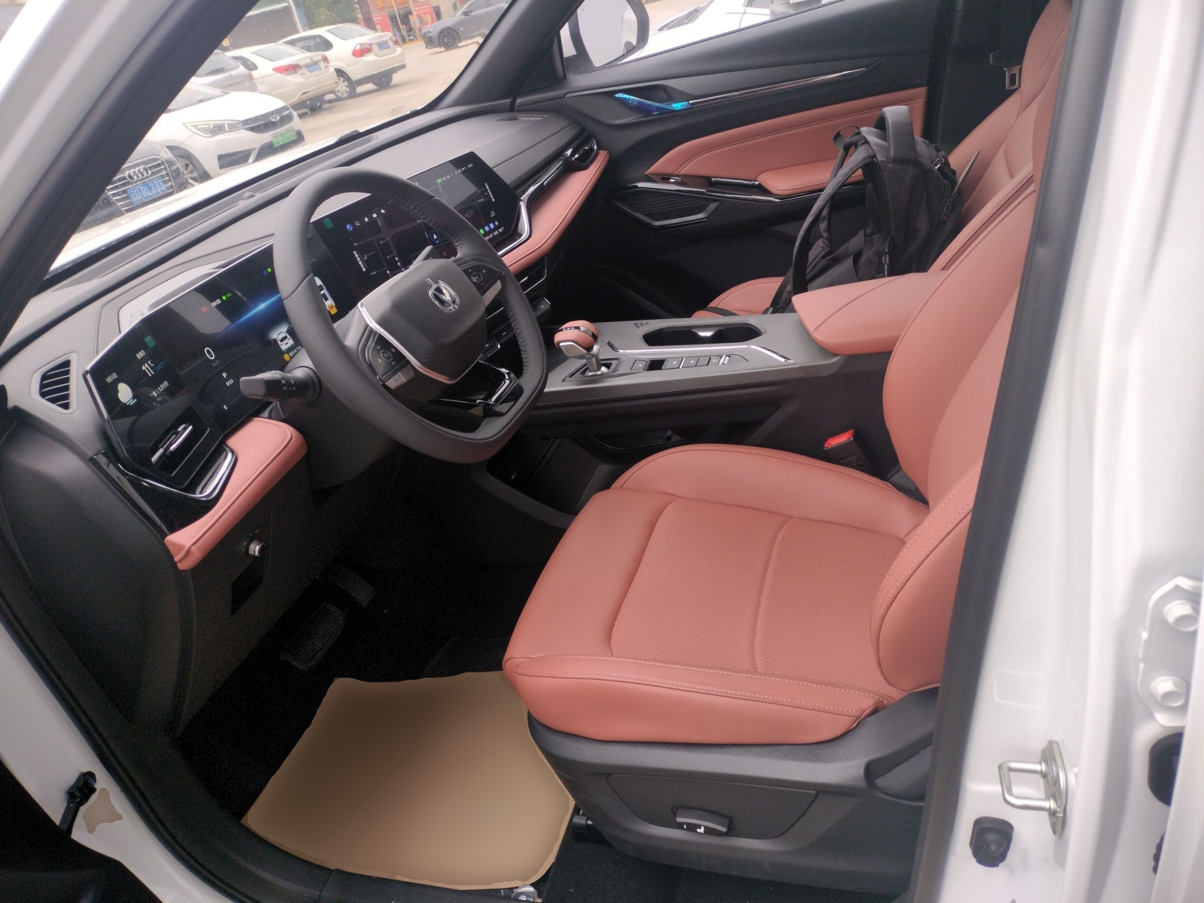 المقاعد الأمامية داخل السيارة