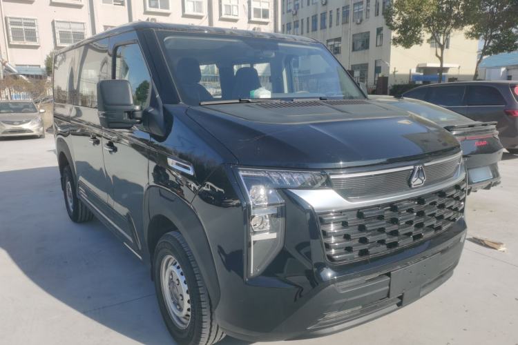 Used  Pioneer V 2024 Multi-Function Version 2.0T Automatic Short Wheelbase Low Roof
