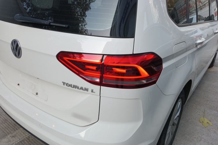 Used Volkswagen Touran 2016 Volkswagen Touran L 280TSI DSG Comfort Edition
