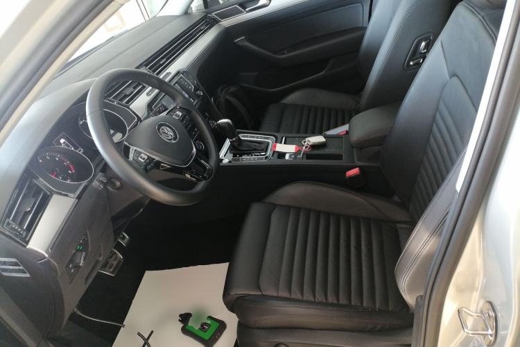 Used Volkswagen Magotan 2017 330TSI DSG Leading Model
