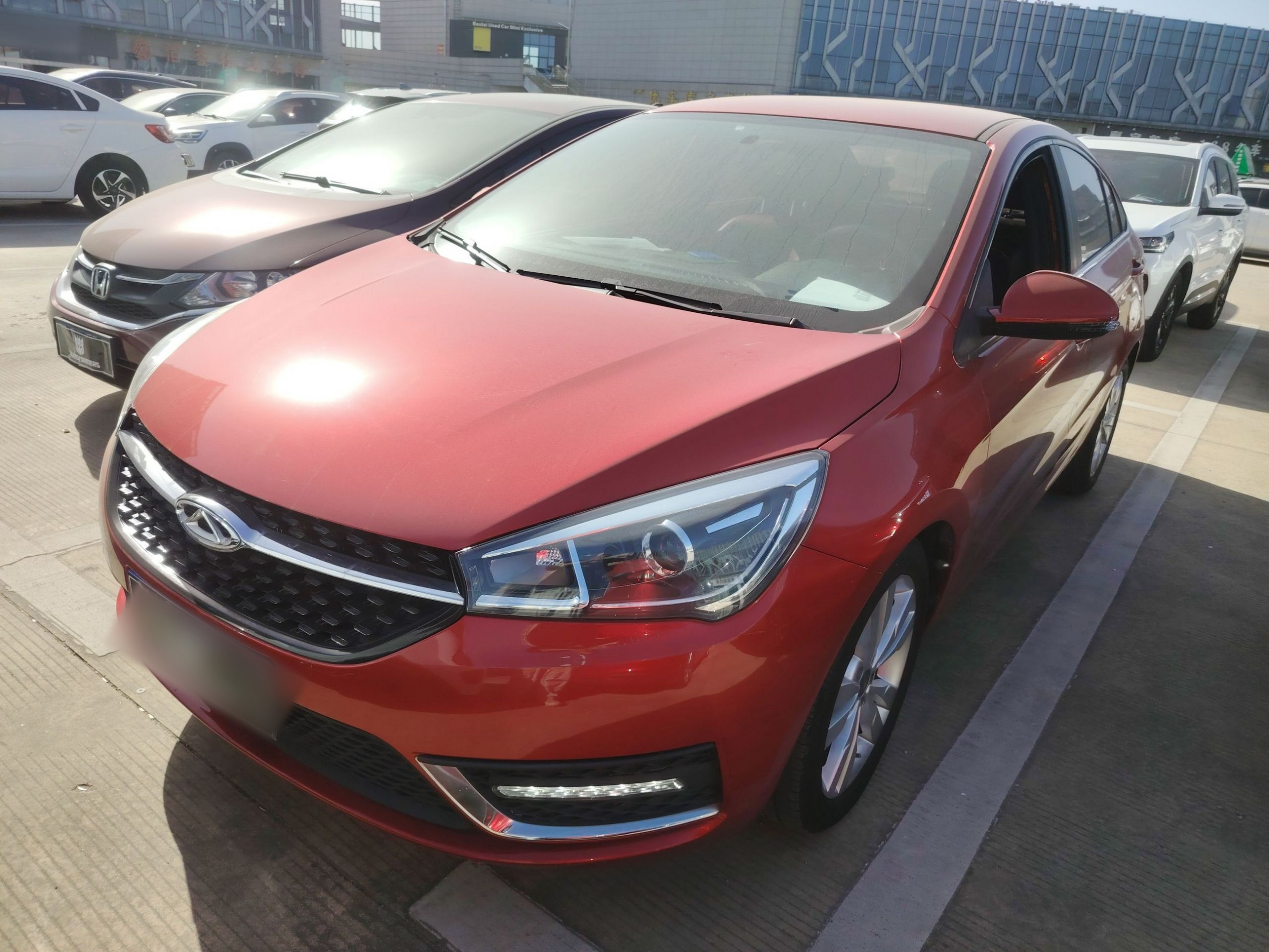 تحت مقدمة السيارة