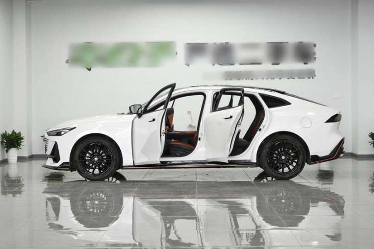 Used Changan UNI-V 2023 1.5T Sport Edition
