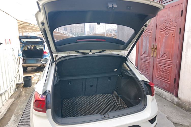 Used Volkswagen T-ROC 2021 280TSI DSG Two-Wheel Drive Comfort Connect Edition