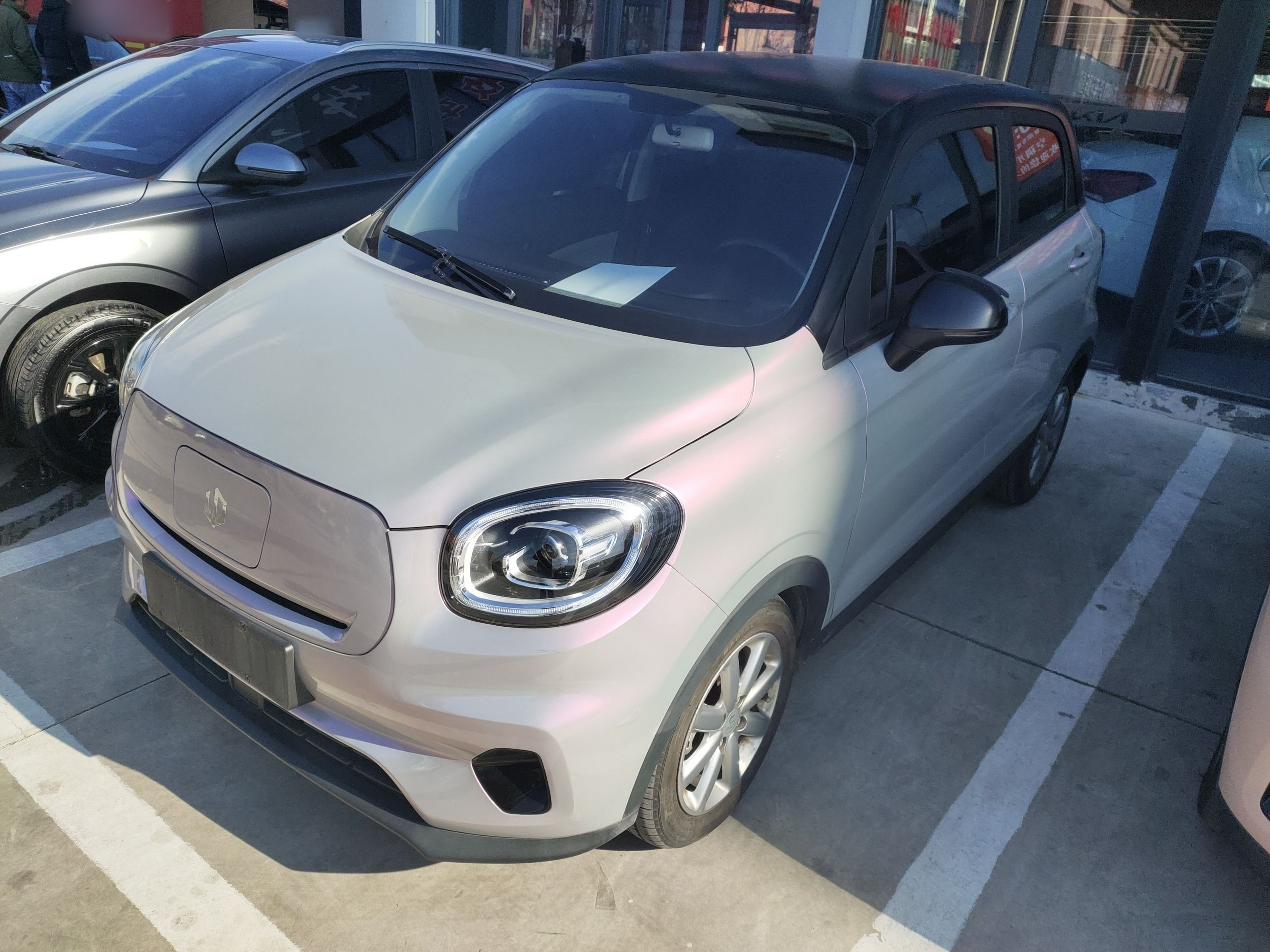 Под передней частью автомобиля