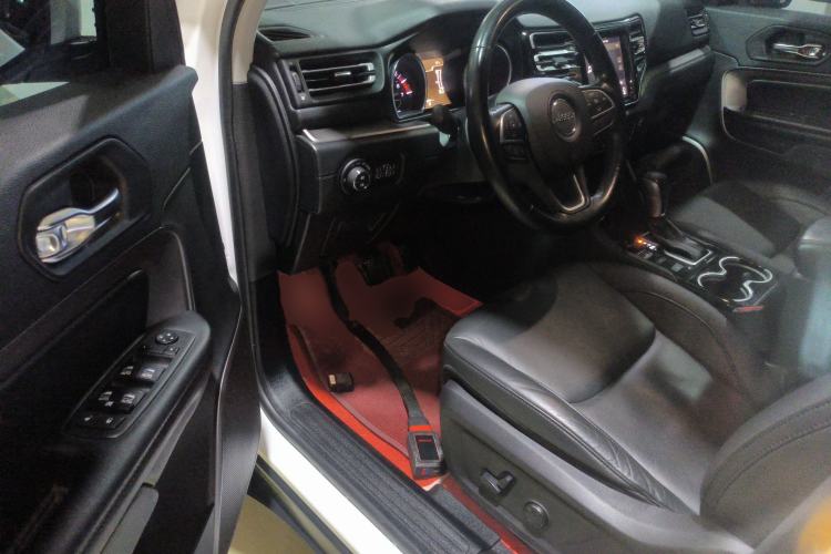 Used  Commander 2018 2.0T Two-Wheel Drive Enjoy Edition China V
