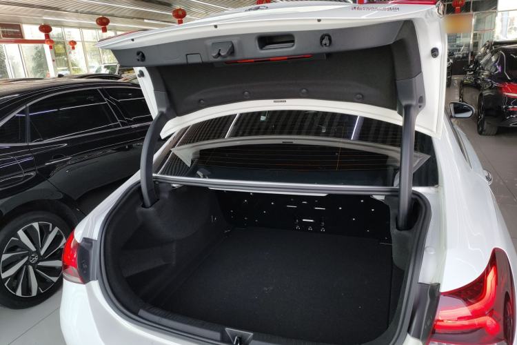 Used Mercedes-Benz A-Class 2022 Revised Version A 200 L Sport Sedan Fashionable Style
