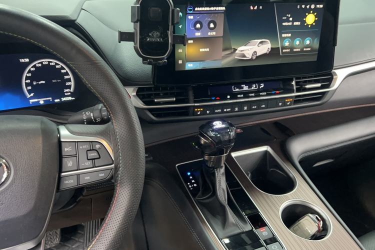 Used Toyota Granvia 2024 2.5L Hybrid Prestige PLUS Four-Wheel Drive Version
