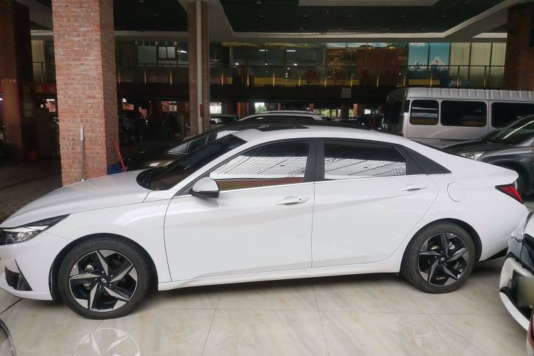 Used Hyundai Elantra 2022 1.5L CVT LUX Prestige Edition
