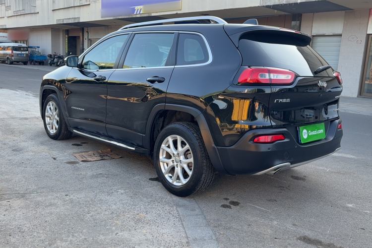 Used  Cherokee 2017 2.0L Superior Edition
