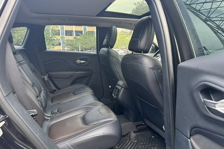 Used  Cherokee 2017 2.0L Superior Edition
