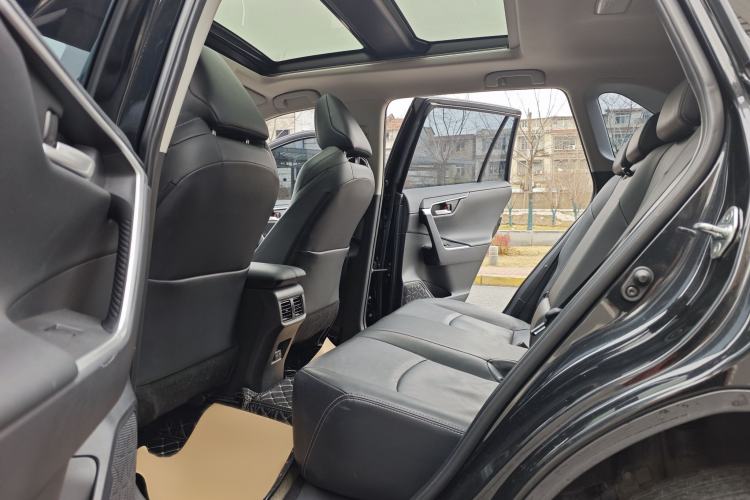 Used Toyota Wildlander 2023 2.0L CVT Two-Wheel Drive Luxury PLUS Edition
