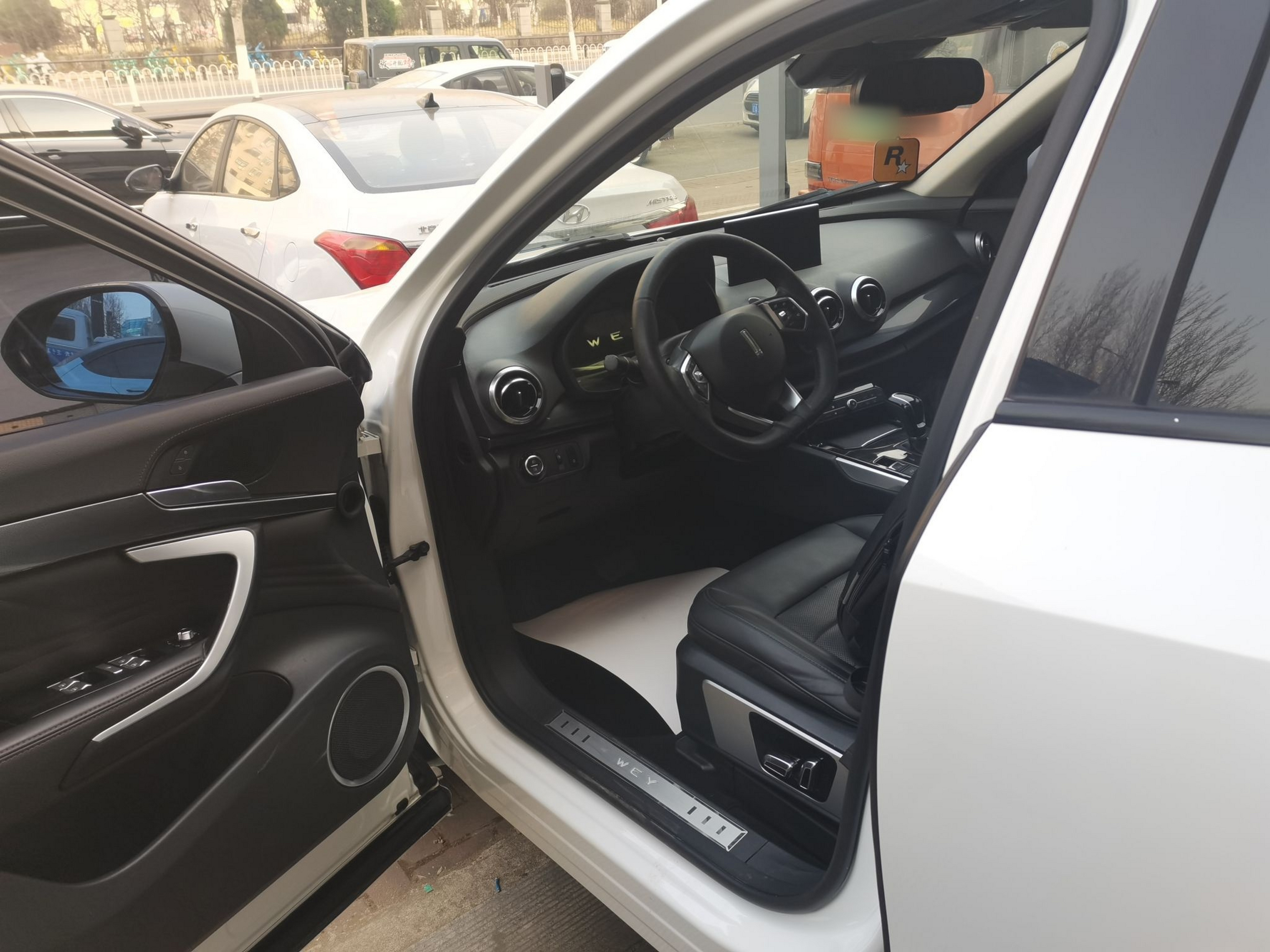 المقاعد الأمامية داخل السيارة