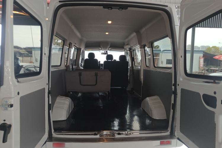 Used SAIC MAXUS Xintu V80 2025 PRO Aoyuntong 2.0T Manual Long Wheelbase Mid-Height 6/7/8/9-Seater