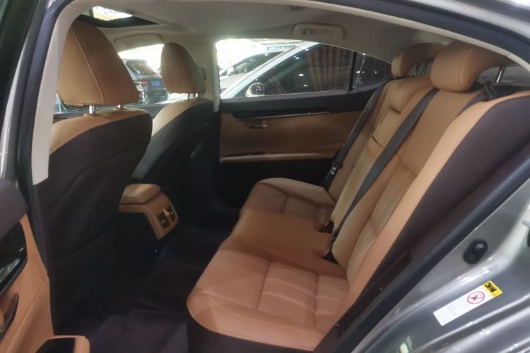 Used Lexus ES 2015 300h Comfort Edition