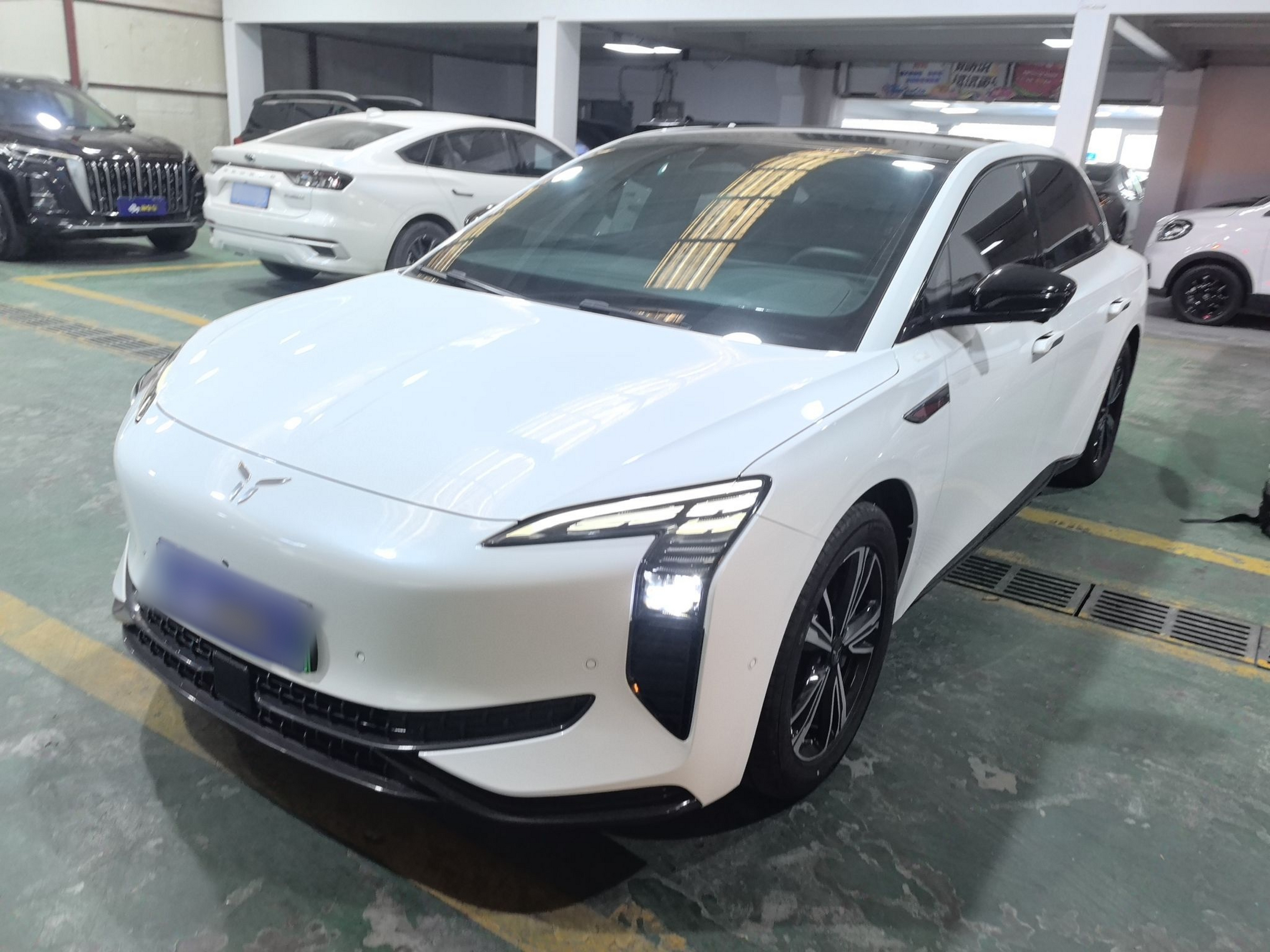 Под передней частью автомобиля