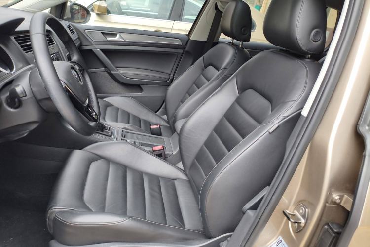 Used Volkswagen Golf 2015 1.4TSI Automatic Luxury Model
