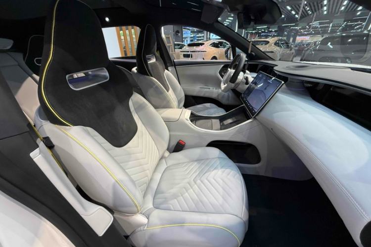 Used  11 2022 Long-Range Dual-Motor Version 5 Seats
