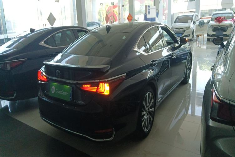Used Lexus ES 2020 300h Premium Edition
